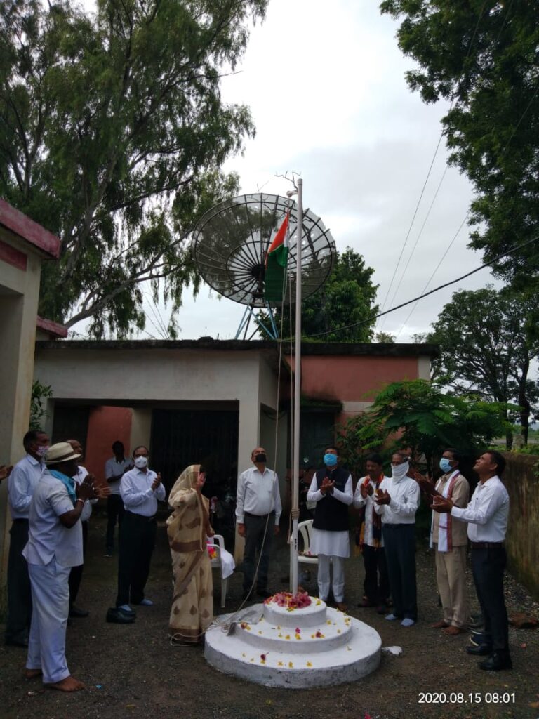 स्वतंत्रता दिवस के पावन अवसर पर जनपद पंचायत बोड़ला मे मा. अध्यक्ष महोदया श्रीमती अमीता मरकाम द्वारा ध्वजारोहण किया गया