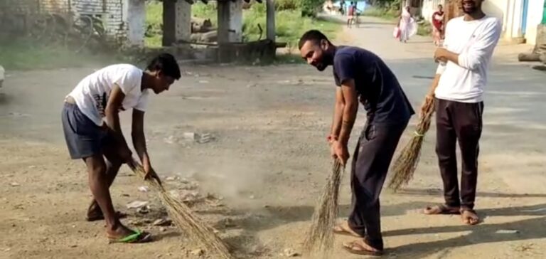 प्रधानमंत्री नरेंद्र मोदी  जन्मदिन के अवसर पर भारतीय जनता युवा मोर्चा मोहगांव में स्वच्छता अभियान चलाया!