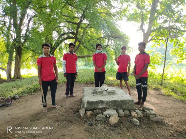 राष्ट्रपिता महात्मा गांधी जी के जयंती के शुभ अवसर पर ग्राम नेऊरगाव कला में जन सेवा कल्याण समिति के द्वारा ग्राम के ठाकुर देवता के पास साफ सफाई किया