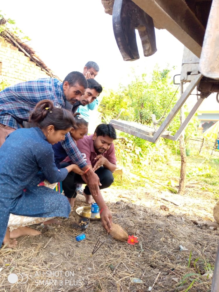 वर्षो से चली आ रही पीने की पानी की समस्या को दूर करने के लिए ट्यूबवेल (बोर)खनन कराया गया