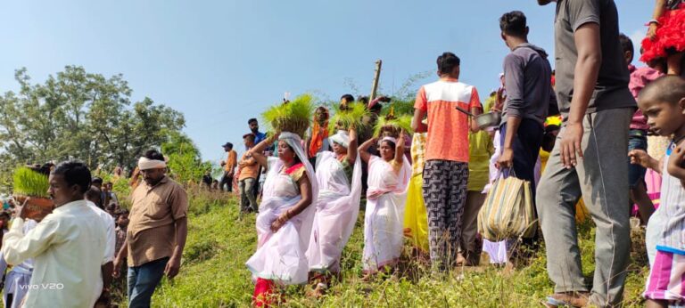 ग्राम पंचायत रेंगाखार कला में माँ हिंगलजनी मंदिर में ज्योति कलश विसर्जन हुआ ।