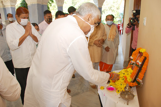 कैबिनेट मंत्री श्री टी.एस सिंह देव एवं मो. अकबर कवर्धा रियासत की राजमाता श्रीमती शशिप्रभा देवी की तेरहवीं कार्यक्रम में हुए शामिल