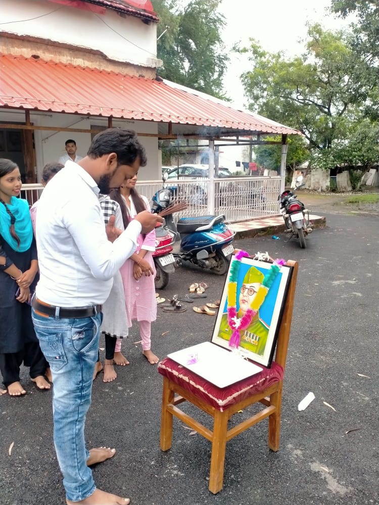 शुभाष चंद्र बोस की पुण्यतिथि पर पण्डरिया रेस्ट हॉउस में छात्र सहित युवा वर्ग ने पुष्प अर्पित कर दिया श्रद्धांजलि